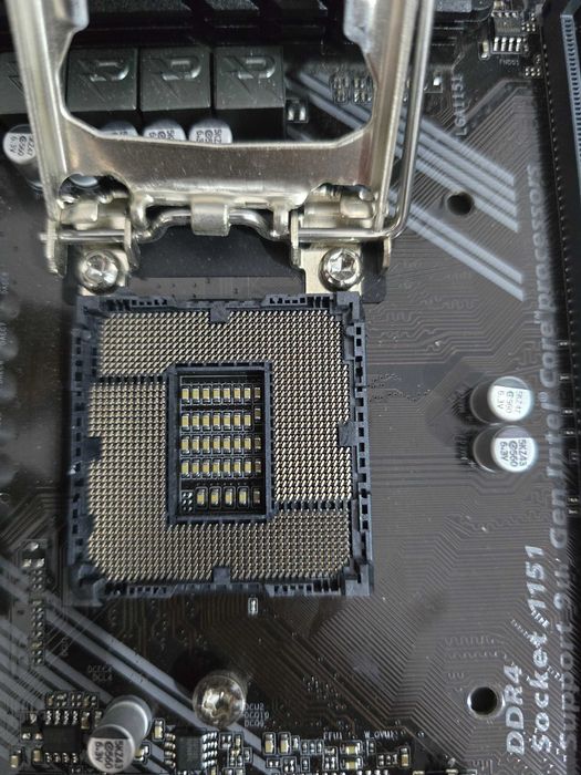 Bundle i5 9600k + DDR4 8gb + Gigabyte z390 Gaming x