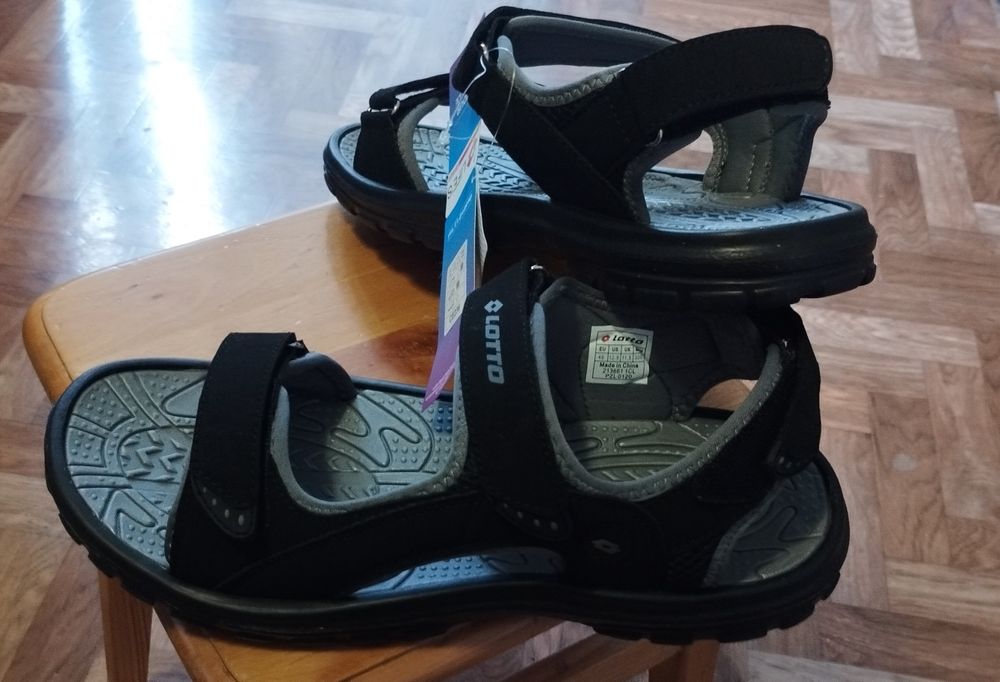 Сандалії Lotto DAKKAR III чорні ,46р,30см

Матері