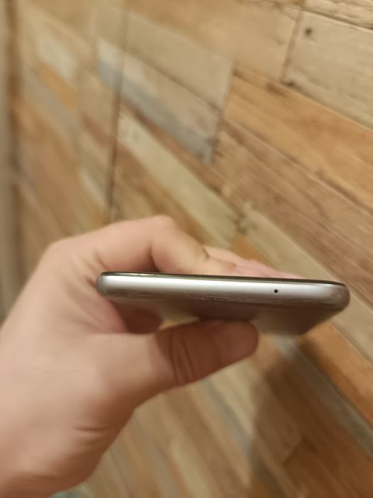 Meizu note 5 3/32gb silver  состояние на фото экран в идеале без выгорания нюансов батарея держит отлично комплект чехол