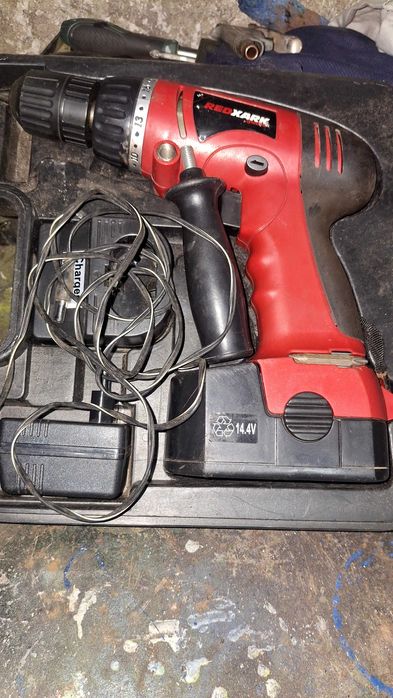 Maquina de furar de bataria