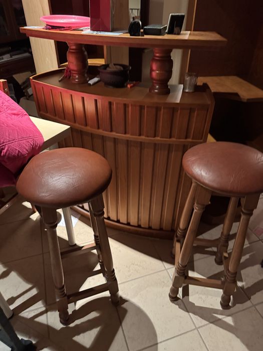 Bar em pinho mel como novo