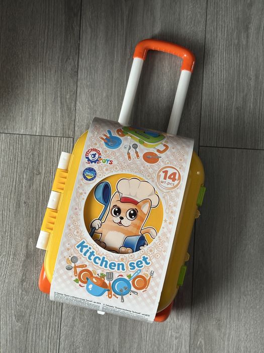 Новий набір валіза з кухонним приладдям