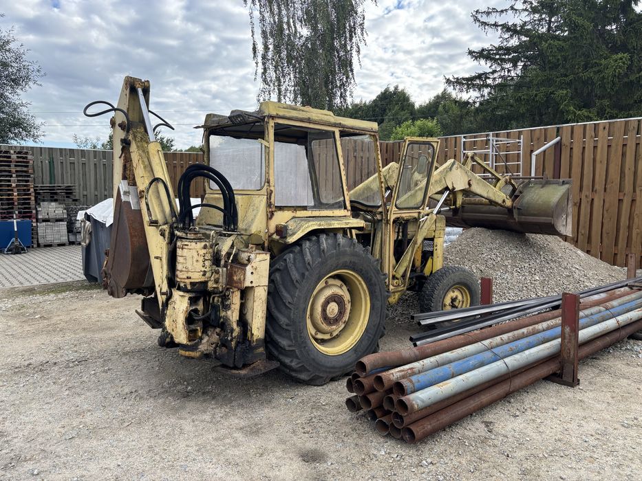 Koparko ładowarka Massey Ferguson (Ostrówek)