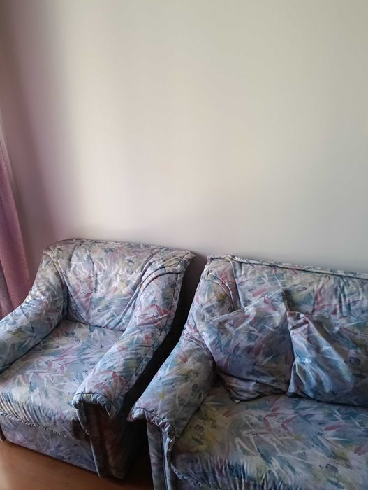 Sala completa - movel, sofa, cadeirão e mesa de apoio. Bom estado