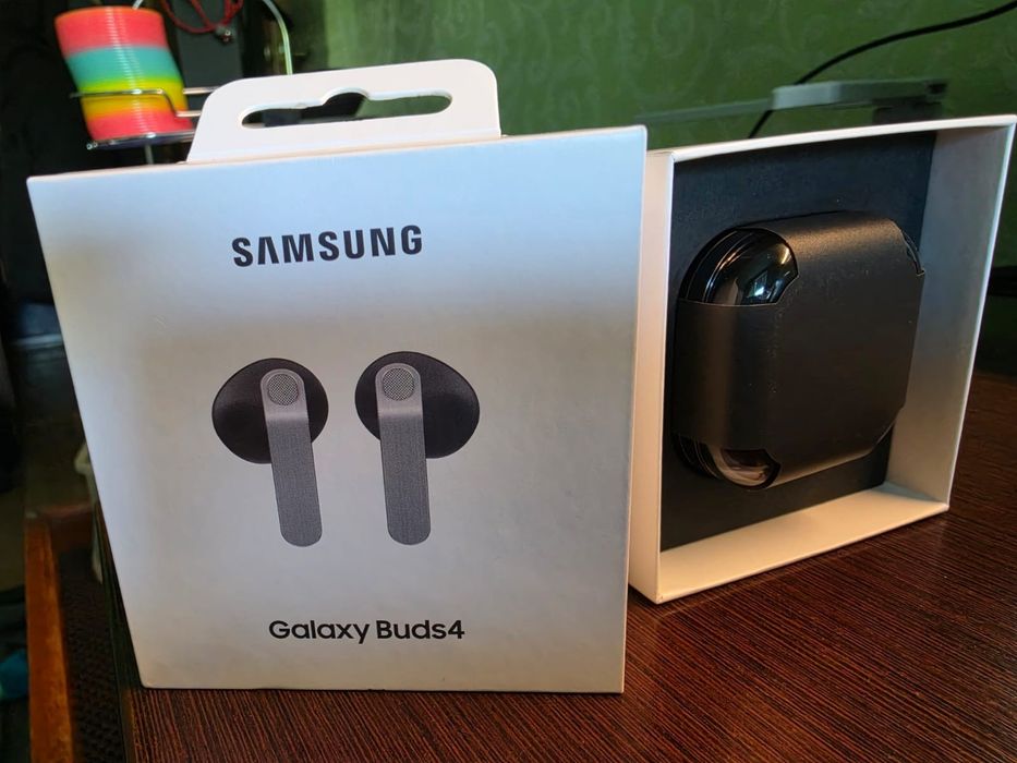 Навушники Galaxy Buds 4