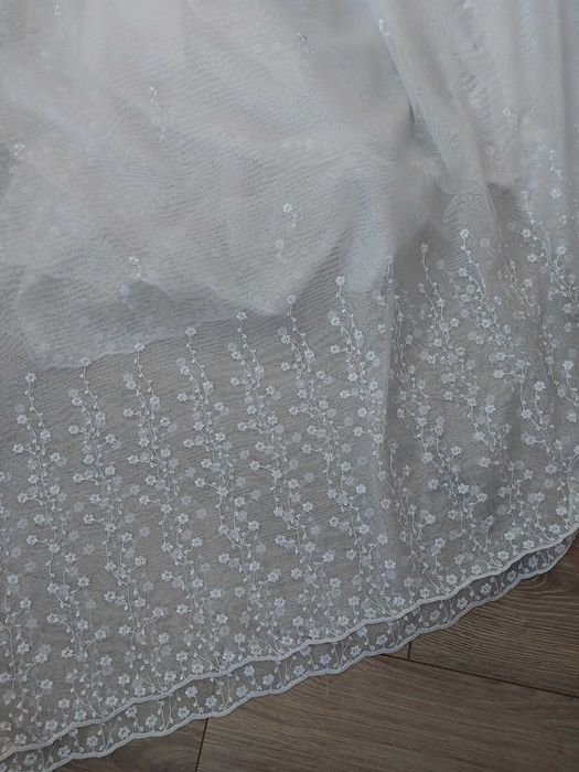 Haftowana biała firana na taśmie na wysokość 265 cm, markizeta, nowa