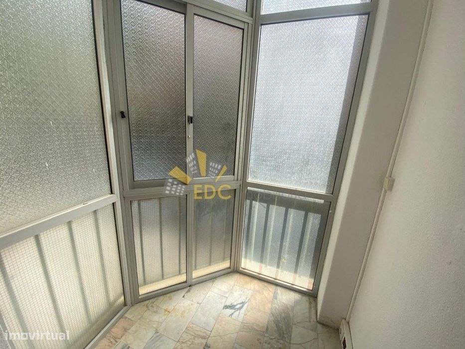 Apartamento T2 Transformado em T3 | A 5 Minutos da Estação | Tapada...