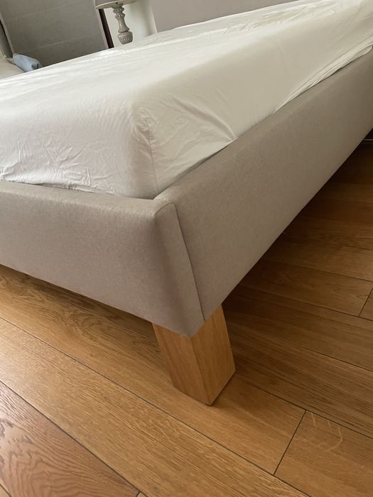 Łóżko  z wezglowiem tapicerowane 170/220cm