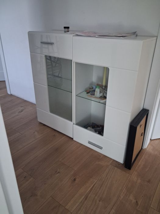Szafka tv biała + dwie wiszące szafki