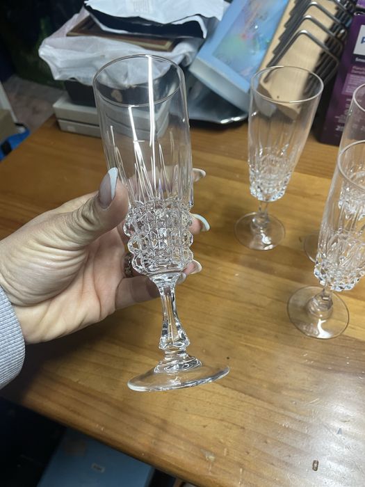 4 copos de espumante