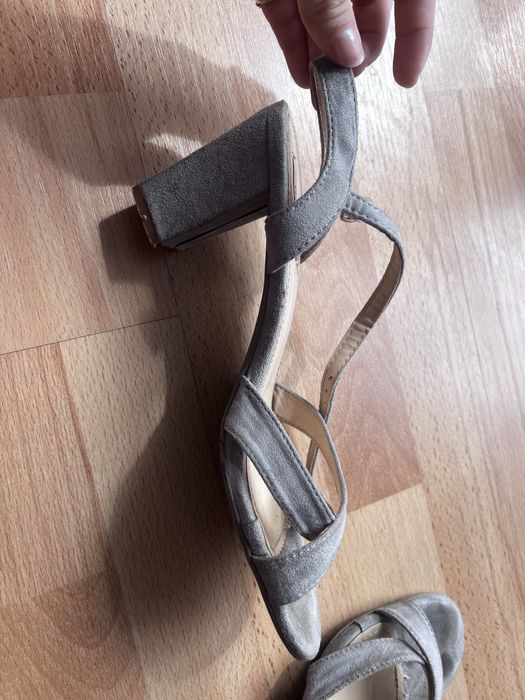 Buty na obcasie