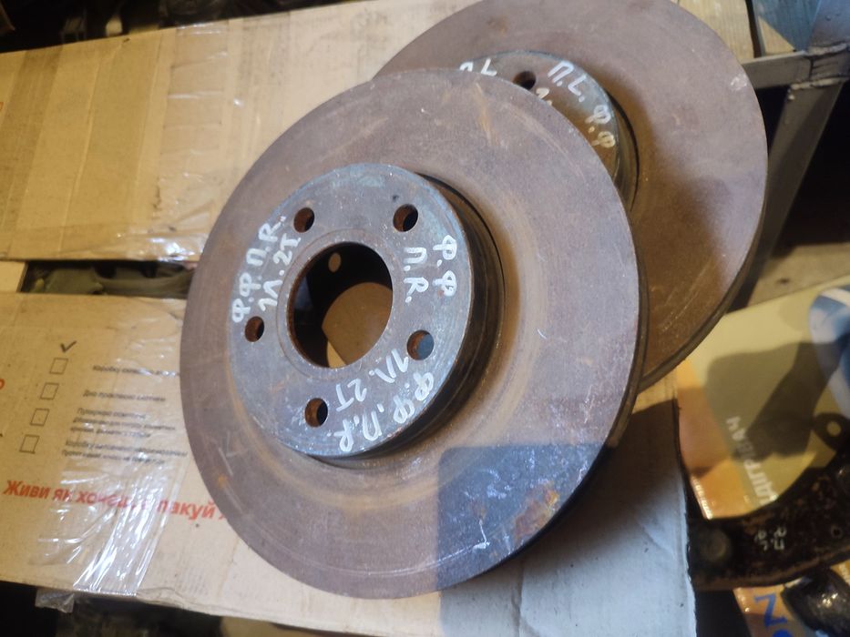 Передній правий лівий гальмівний тормозной диск Форд Фокус МК3 Фієста