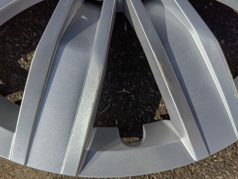 17" Kołpaki VW Tiguan Komplet Oryginaln Bardzo Ładne Golf  Passat 2