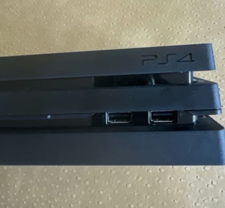 Konsola PlayStation 4 pro 1tb komplet 2 gry