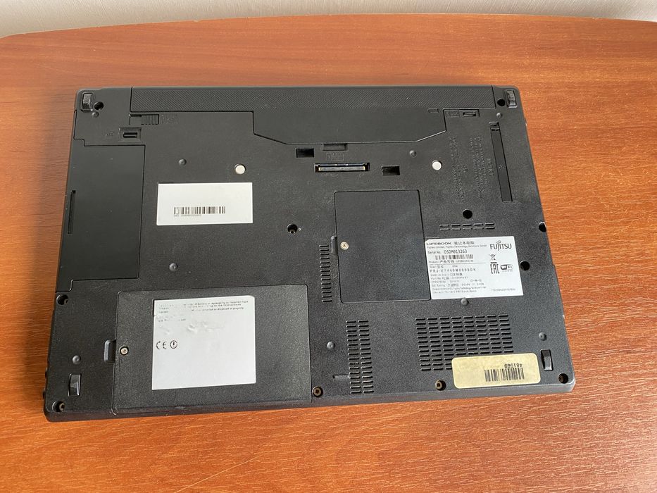 Fujitsu / Intel core i5-4300M 2.60 GHz. 4gb