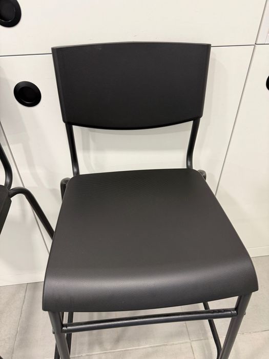Duas cadeiras altas IKEA