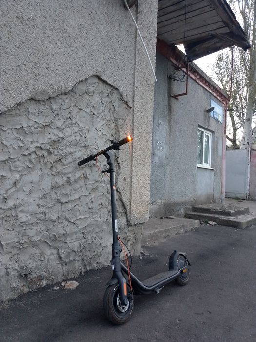 Продам електросамокат найнбот ф2плюс в гарному стані
