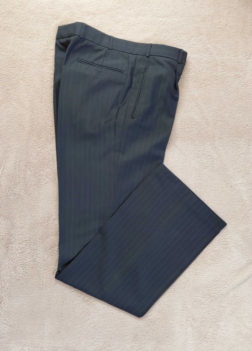 Garnitur męski w prążki dla wysokich