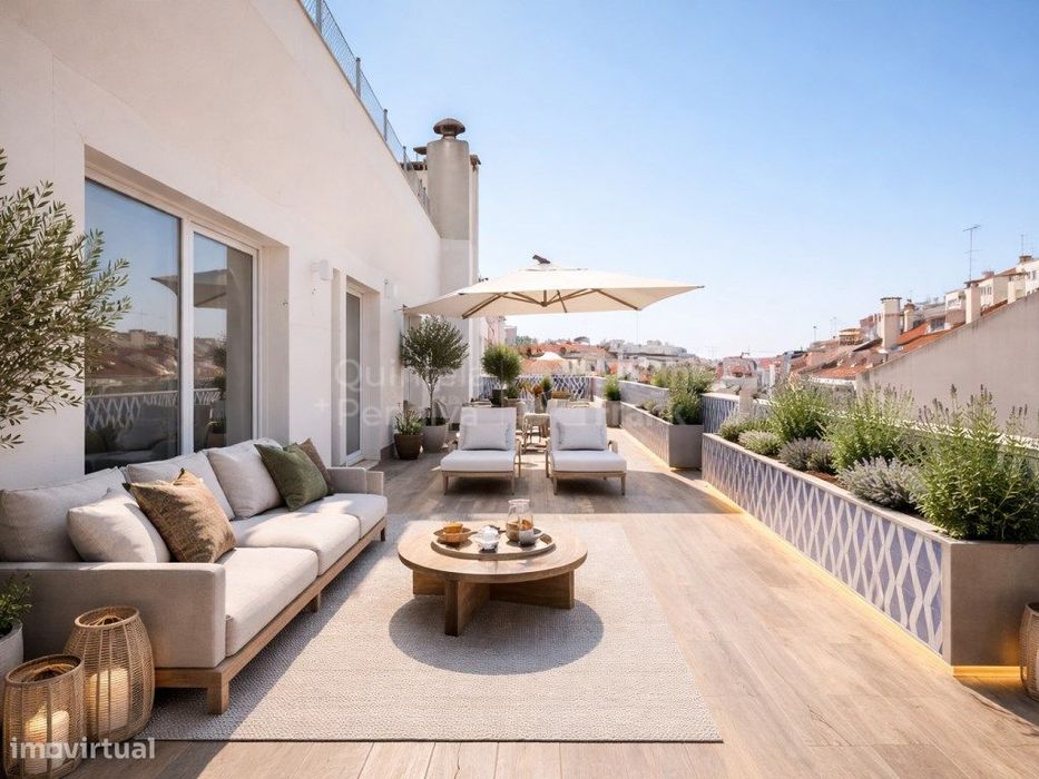 Penthouse T3 com terraço, garagem e vista sobre Lisboa em Arroios