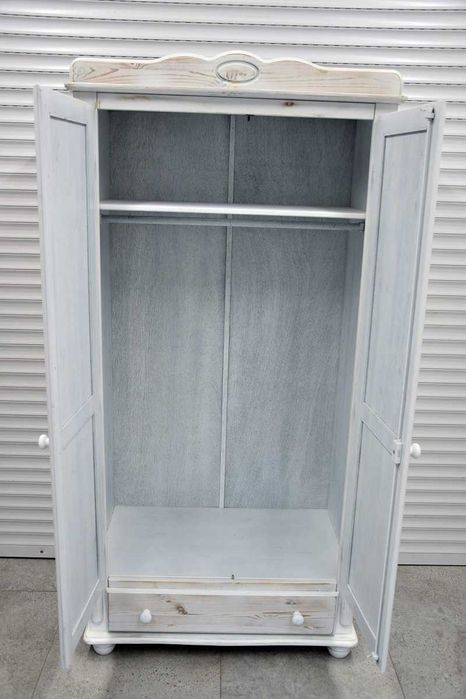 szafa z drewna sosnowego - jak nowa