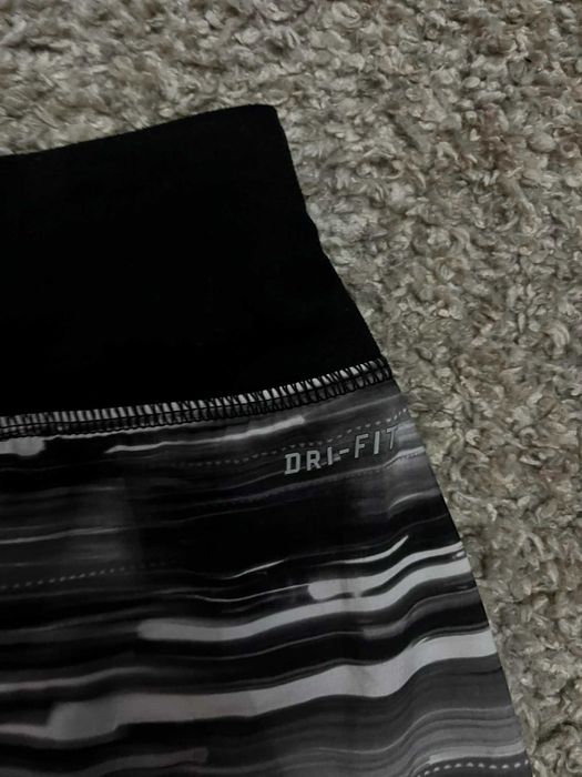 Krótkie spodenki NIKE Dri-Fit do biegania XS