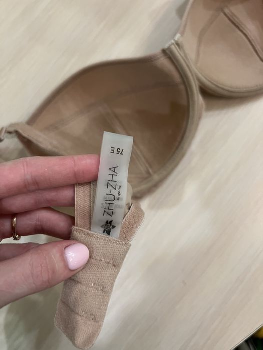 Бюст для годування з чашками