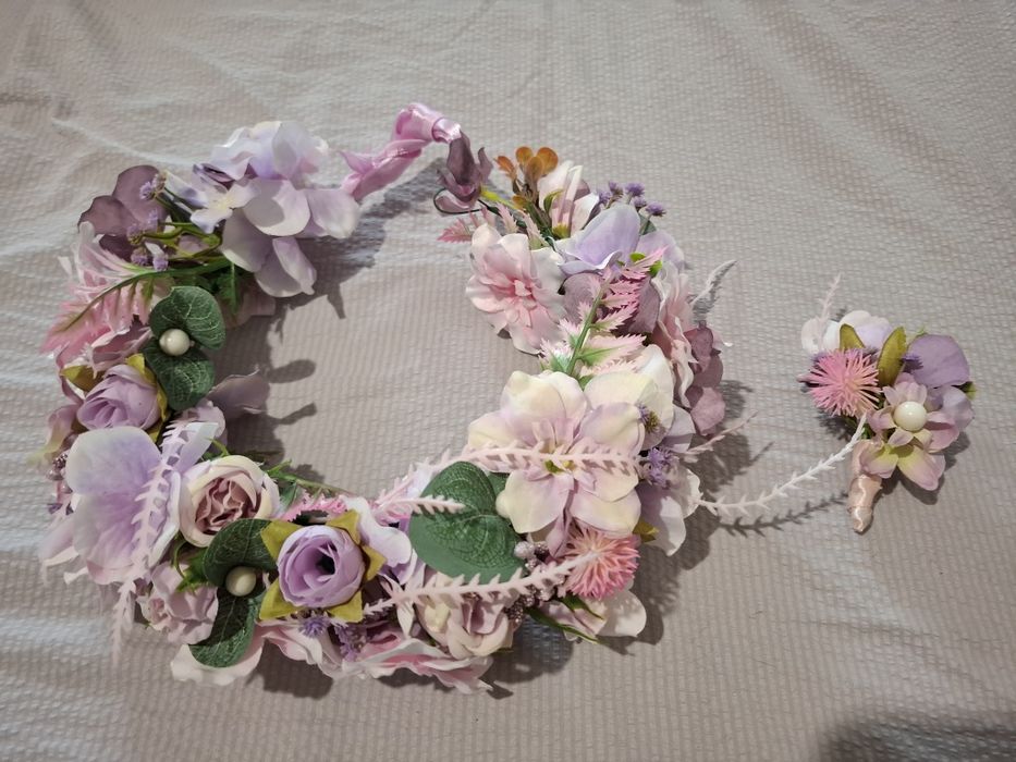 Гарний набір : віночок+ бутоньєрка