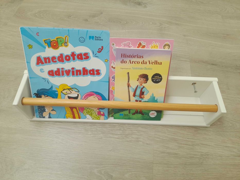 VENDO Estante de parede para livros - Só 5 eur
