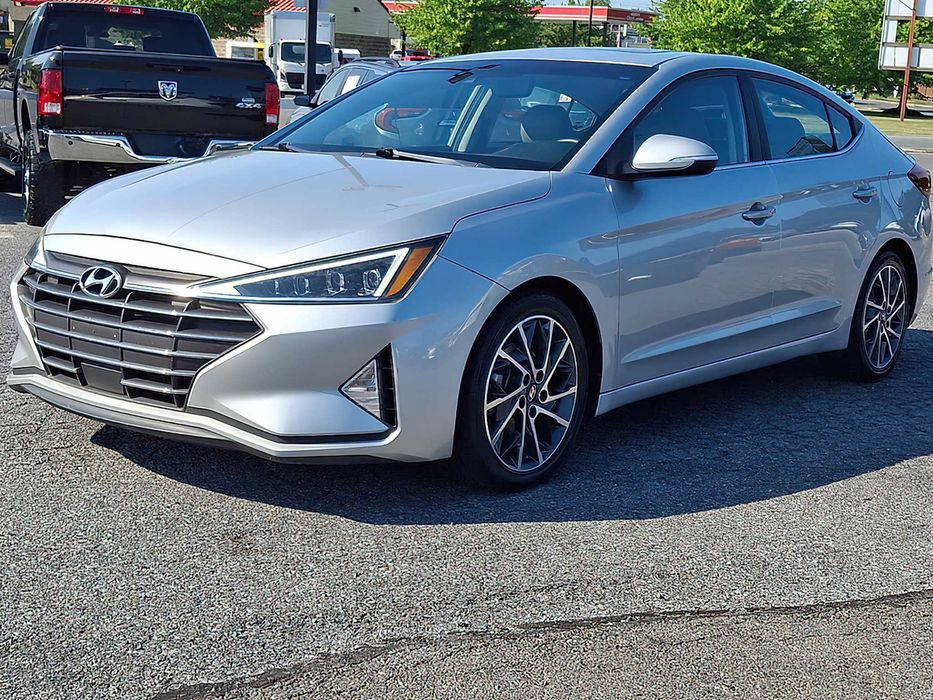 Hyundai Elantra Limited      2019
