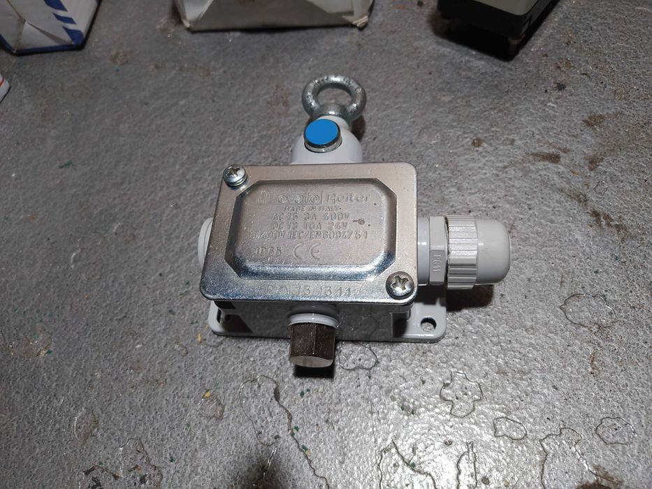 Тросовый концевой выключатель с кнопкой переустановки Lovato Electrik