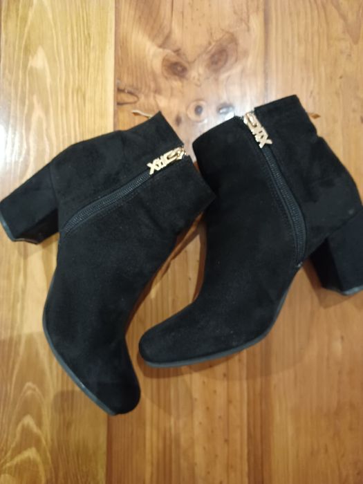 Botas pretas de senhora