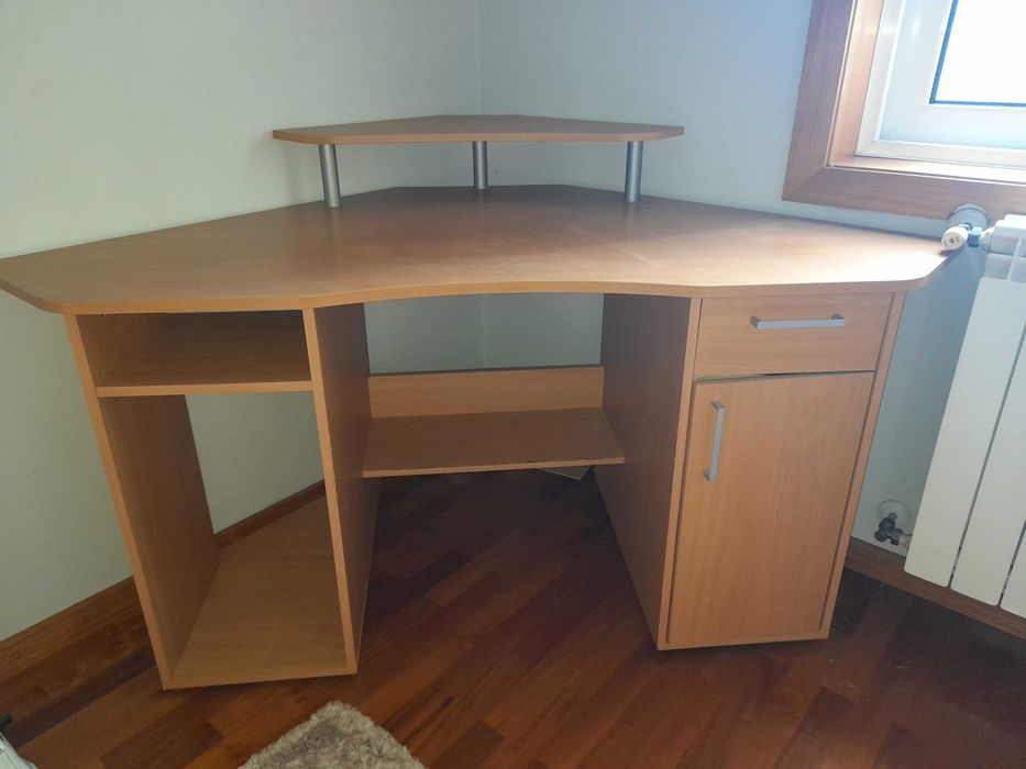 Mesa de secretária de canto