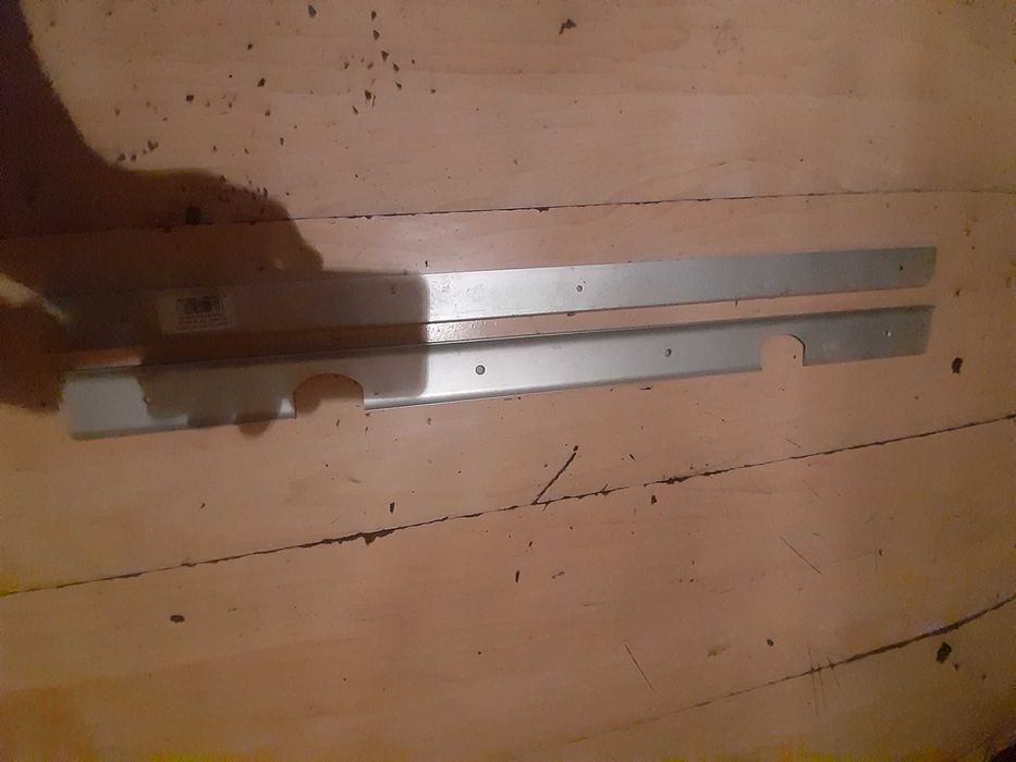 listwa boczna alu lewa, prawa do blatu 28mm srebna