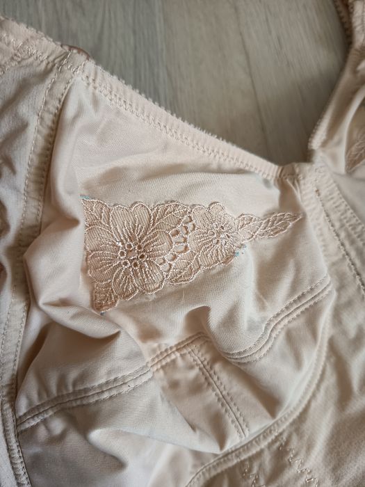 Nowe body wyszczuplające modelujące 90 D playtex beżowe