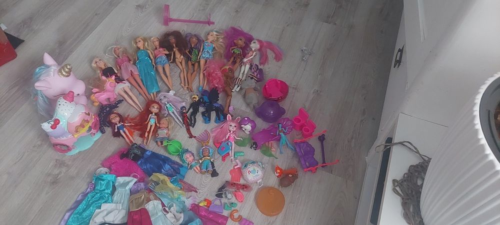 Zestaw lalek i akcesoria