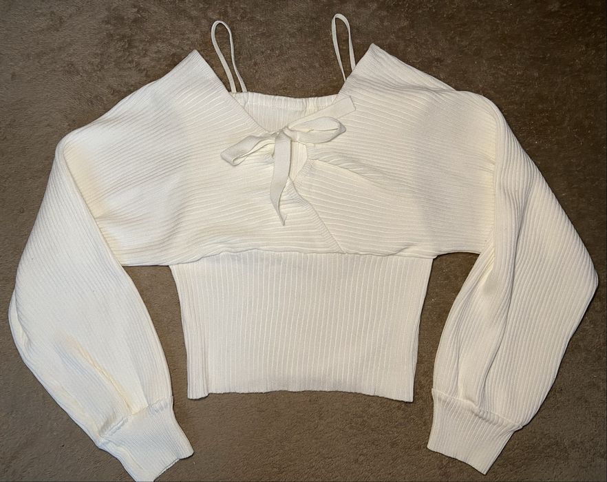 Вʼязаний топ з довгими рукавами
