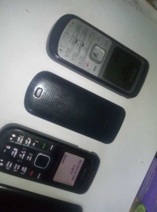 Телефони Nokia - 1202 кнопкові, невелички 2 шт.
