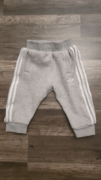 świetne dresowe spodnie ADIDAS