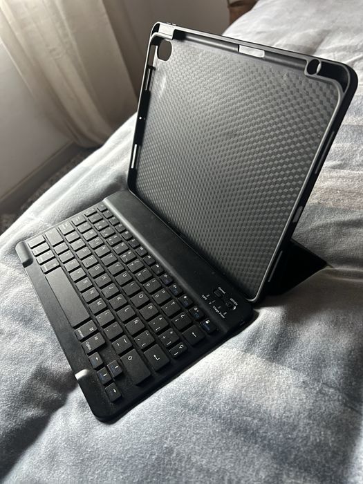 Capa com teclado para iPad 10.9 e11”