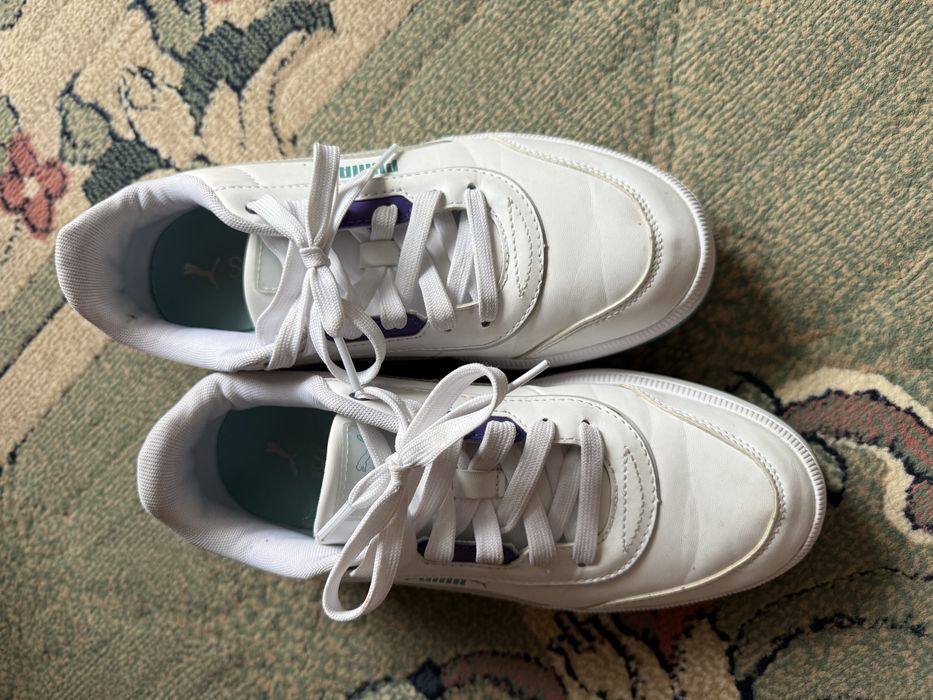 Жіночі кросівки