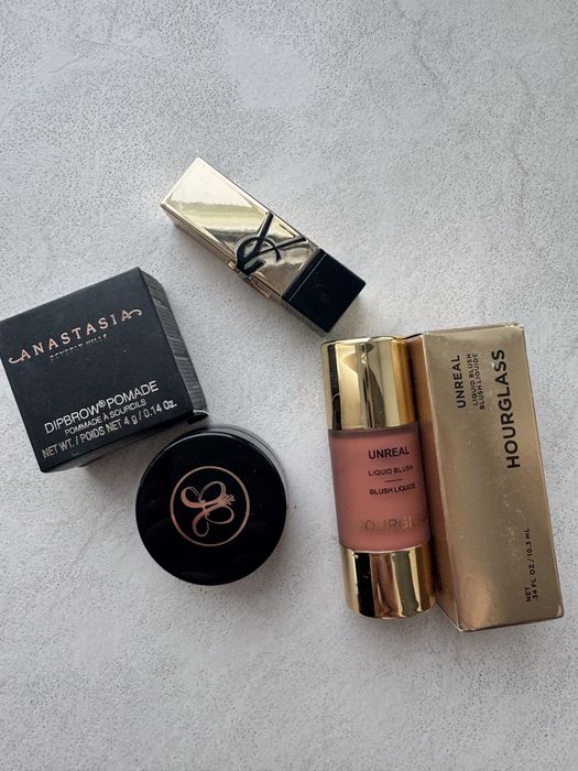 Рідкі румʼяна Hourglass Unreal, помада YSL, anastasia beverly для брів