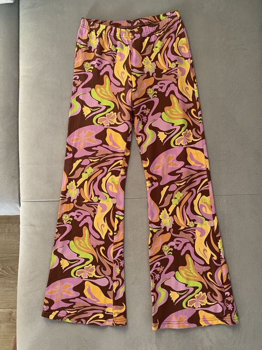 Rozszerzane legginsy 152 cm
