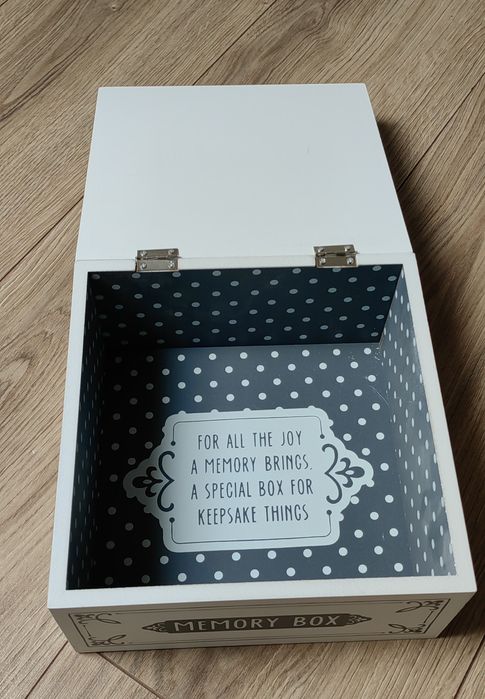 Skrzynka na pamiątki pary młodej