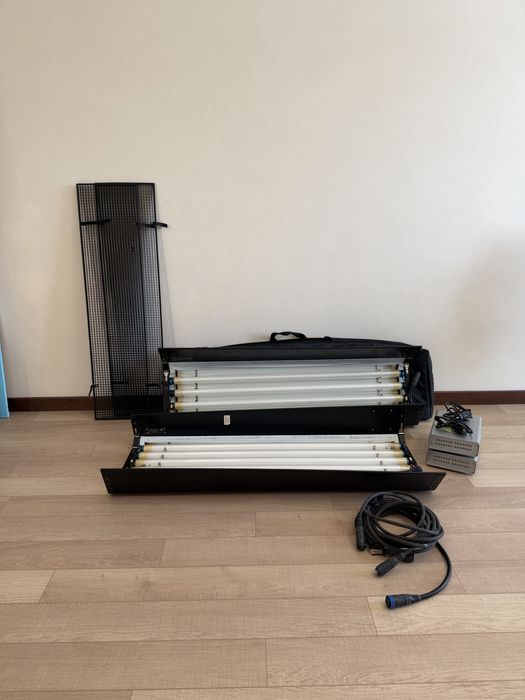 Освітлювальний прилад FILMGEAR Flo на 4 лампи 4ft