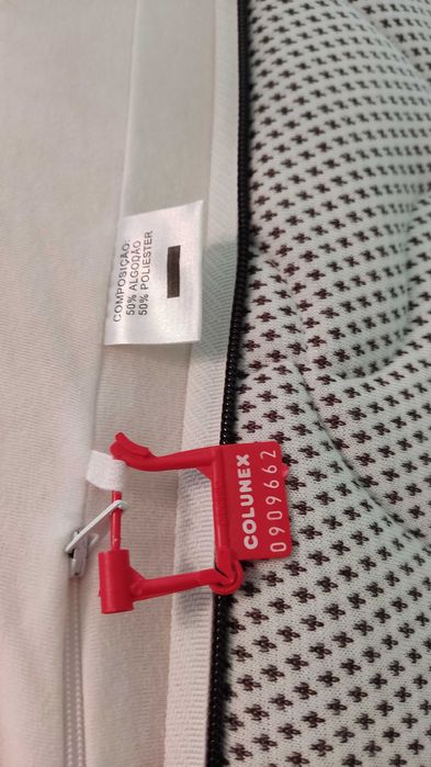 Cama com colchão Colunex ( duas ) como novas