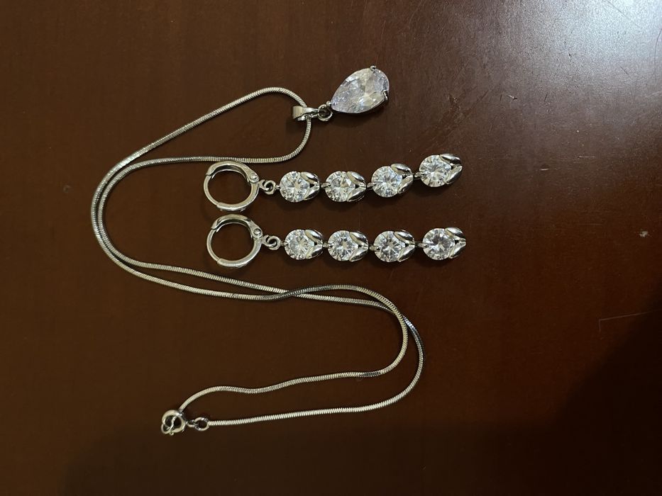 Прикраси (намисто з кулоном і сережки)