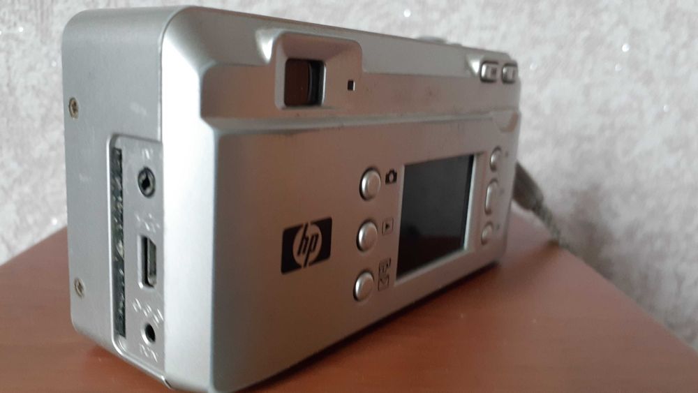 Раритетная цифровая камера HP photosmart 435