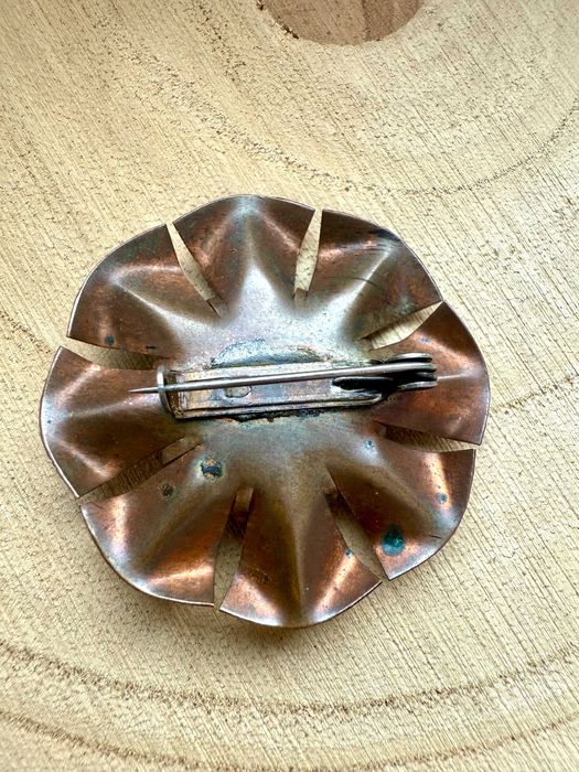 Stara broszka PRL metaloplastyka