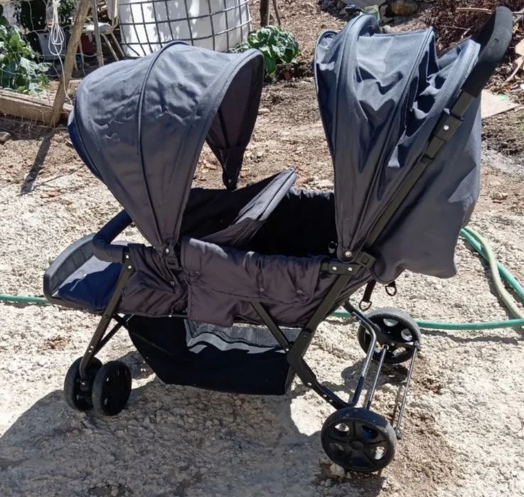 Carinho de bebe de gêmeos