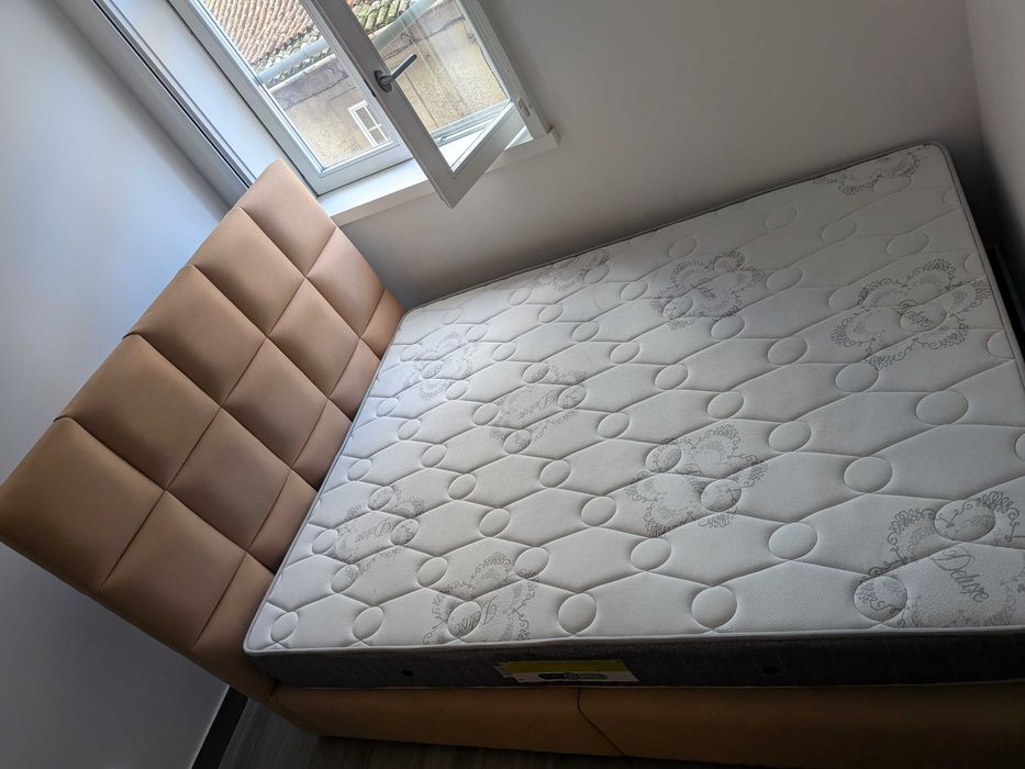 Cama e colchão para vendar
